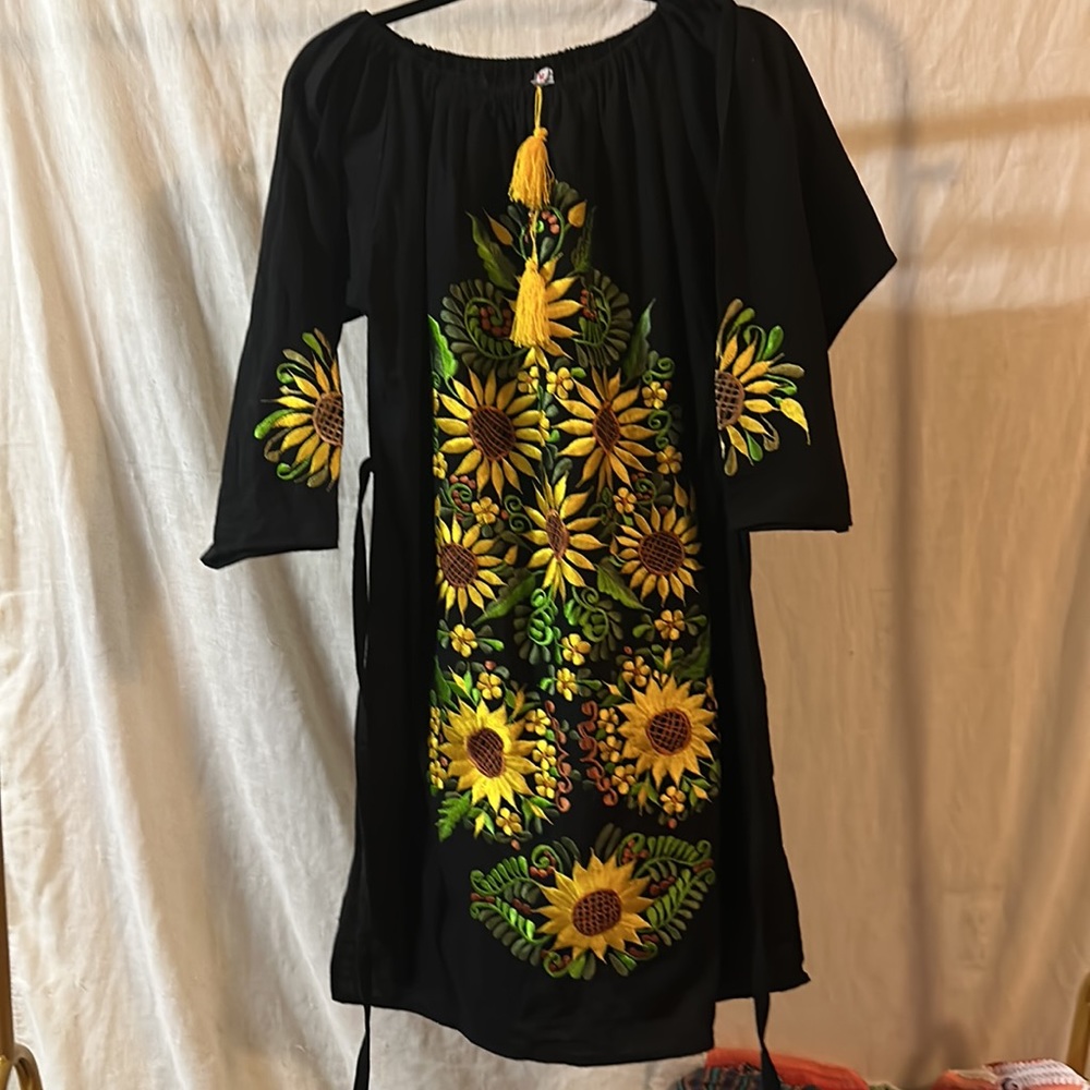 Artesanal embroidery sunflower dress